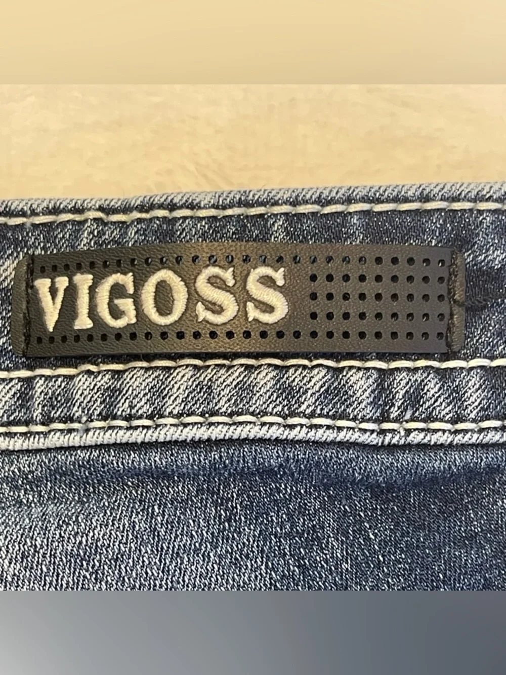 Vigoss Women's 14 Mid-Rise Medium Wash Heritage Fit Jean Capris Distressed Y2K